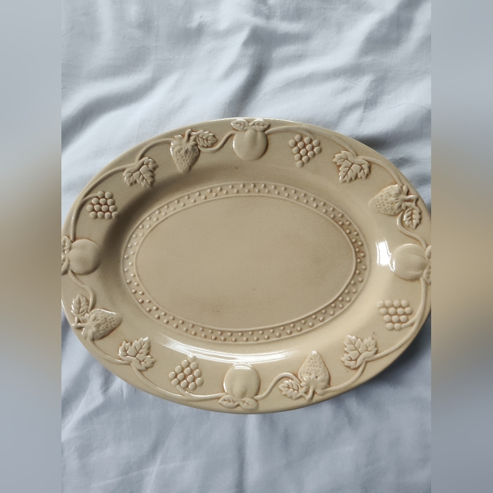 Vtg Oval Ceramic Serving Platter. 10 1/2" x 14". with Fruit Design.